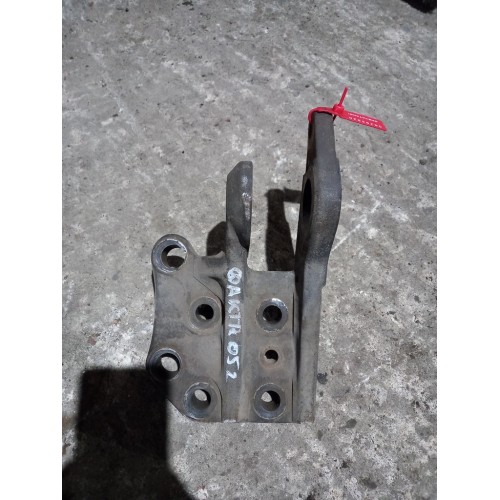 Кронштейн крепления торсиона кабины Mercedes Actros MP2 LH (930)