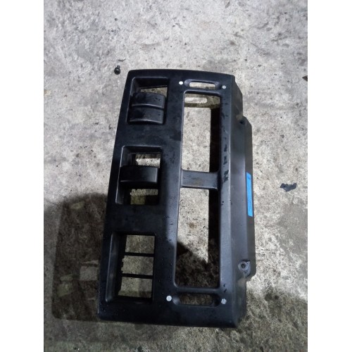 Накладка на торпедо (централ.часть под воздуховоды) DAF XF105 410 822577 (505)