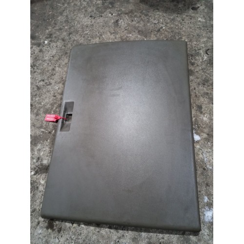 Крышка бардачка DAF 105 460 864727 центральная (930)