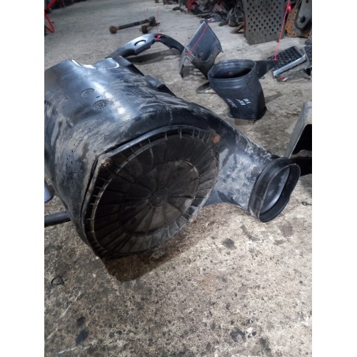 Корпус воздушного фильтра Volvo FH 12 437853 (801)-2