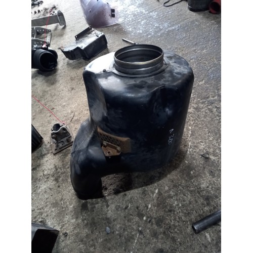 Корпус воздушного фильтра Volvo FH 12 437853 (801)-3