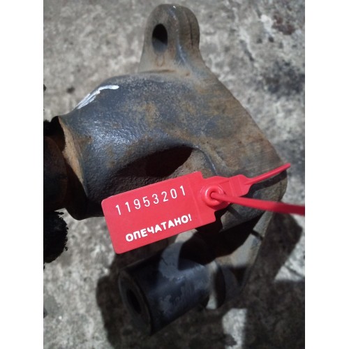 Кронштейн цилиндра подъема кабины Mercedes (201)-2