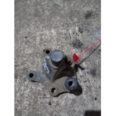 Кронштейн цилиндра подъема кабины Mercedes (202)