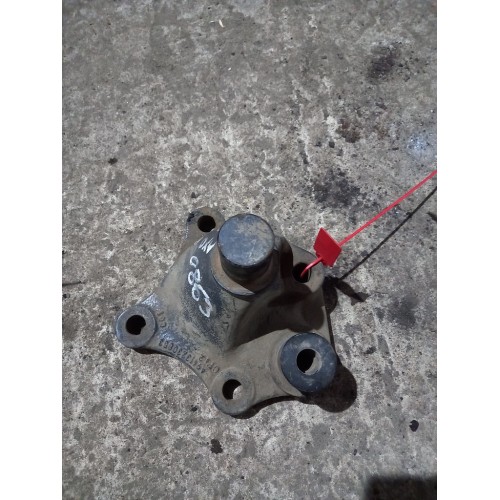 Кронштейн цилиндра подъема кабины Mercedes (202)