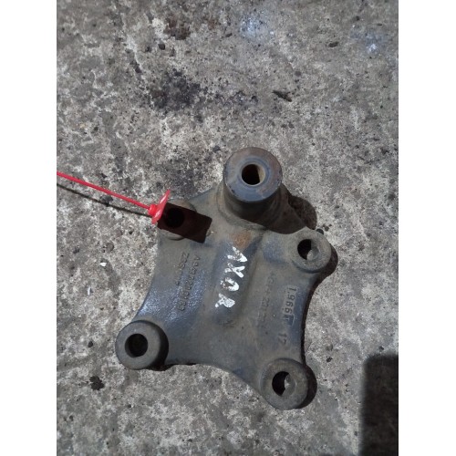 Кронштейн цилиндра подъема кабины Mercedes (203)