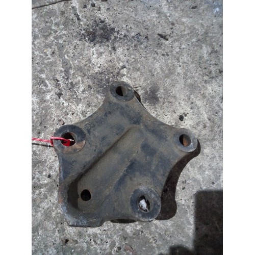 Кронштейн цилиндра подъема кабины Mercedes (204)-1