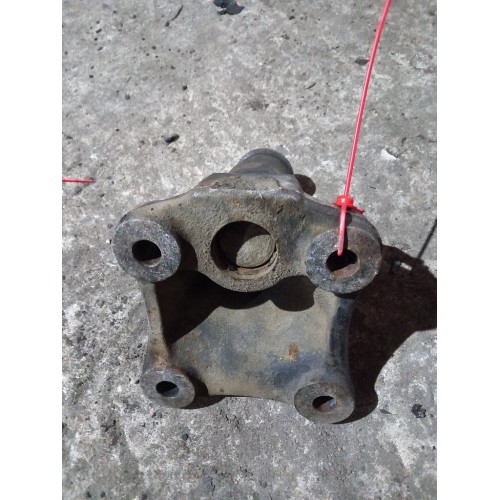 Кронштейн цилиндра подъема кабины Mercedes (208)-1