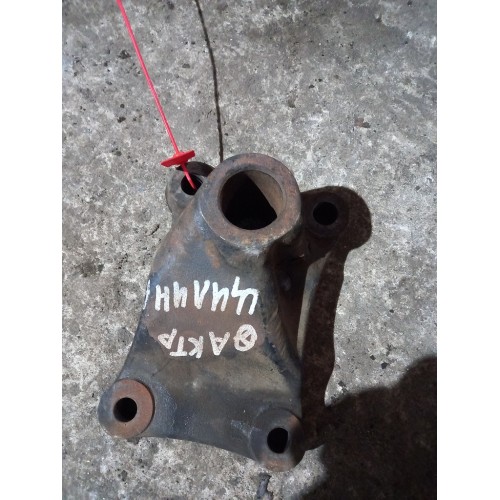 Кронштейн цилиндра подъема кабины Mercedes (209)