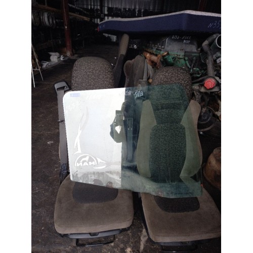 Стекло двери (основное) MAN TGA 395344 LH (369)