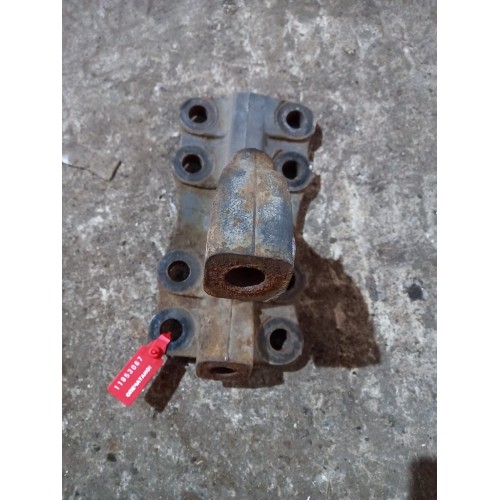 Кронштейн V-образной тяги Mercedes (067)