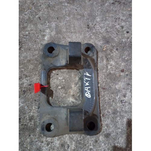 Кронштейн V-образной тяги Mercedes (068)