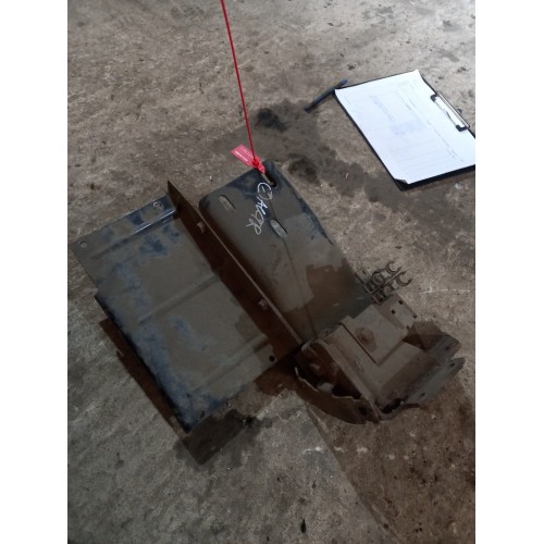 Кронштейн подножки Mercedes (558)-4