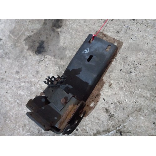 Кронштейн подножки Mercedes (581)-5