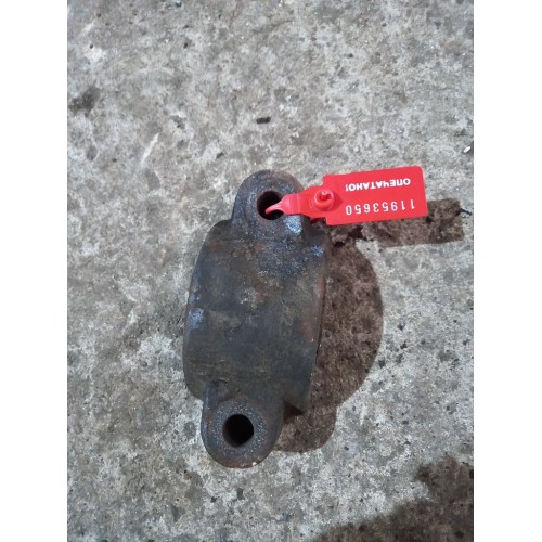 Скоба переднего стабилизатора Mercedes (650)-2