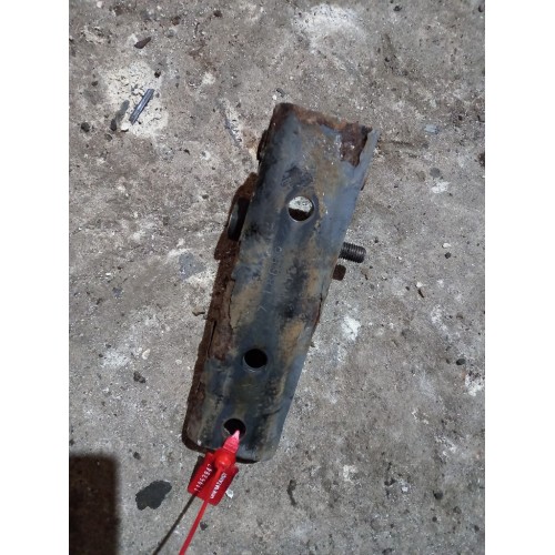 Кронштейн цилиндра подъема кабины Mercedes (947)