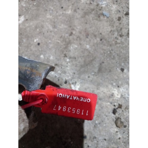 Кронштейн цилиндра подъема кабины Mercedes (947)-2