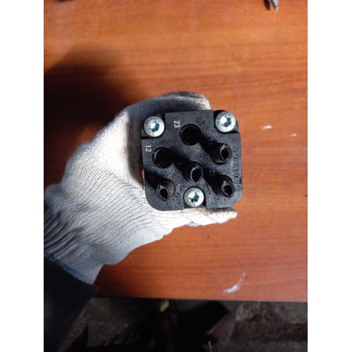 Кран ручного тормоза Mercedes Actros Axor (827)-1