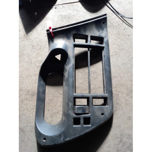 Накладка на торпедо (централ.часть под магнитолу) DAF CF (200)