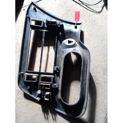 Накладка на торпедо (централ.часть под магнитолу) DAF CF (199)-1