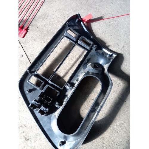 Накладка на торпедо (централ.часть под магнитолу) DAF CF (141)-2