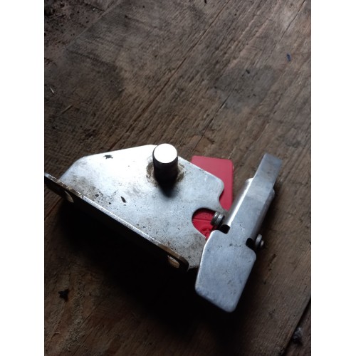 Ответная часть инструментального ящика MAN RH (483)-2