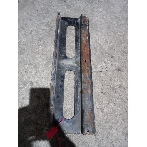 Пластина прижимная ящика АКБ MAN (широкий ящик) (478)-1