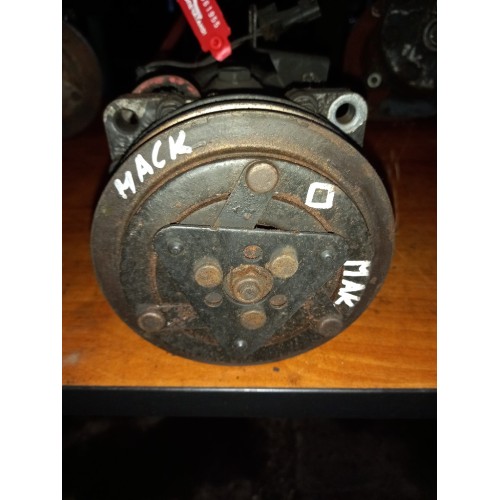 Компрессор кондиционера Renault Magnum MACK440 (955)-1