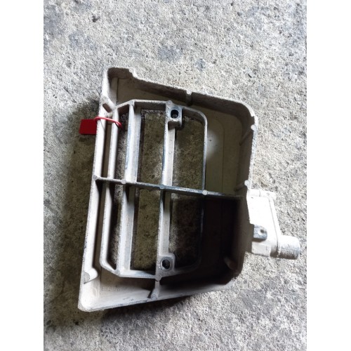 Кронштейн подножки нижней DAF 85 CF (810)-2