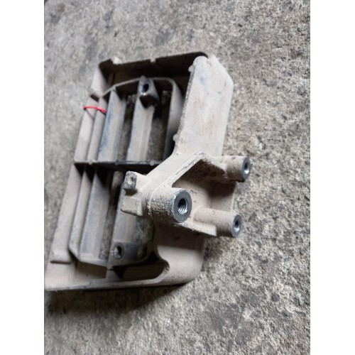 Кронштейн подножки нижней DAF 85 CF (810)-3