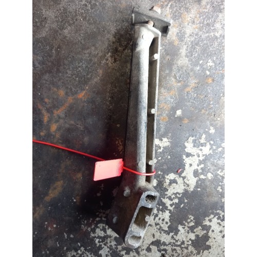 Кронштейн накладки диффузора Volvo (661)-1