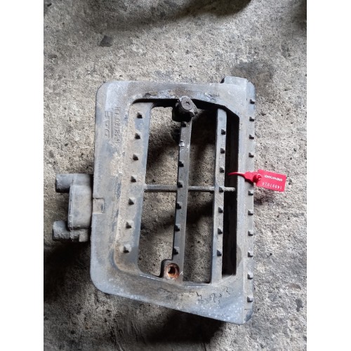 Кронштейн подножки нижней DAF CF 85 LH (924)