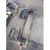 Кронштейн буксировочного крюка DAF 95 583587 с подножками (438)