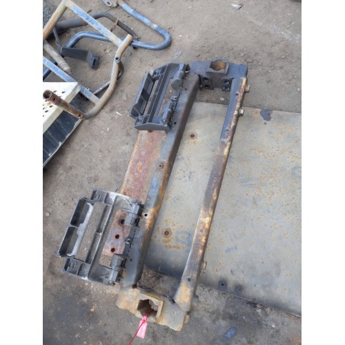 Кронштейн буксировочного крюка DAF 95 583587 с подножками (438)