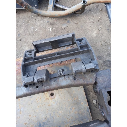 Кронштейн буксировочного крюка DAF 95 583587 с подножками (438)-3