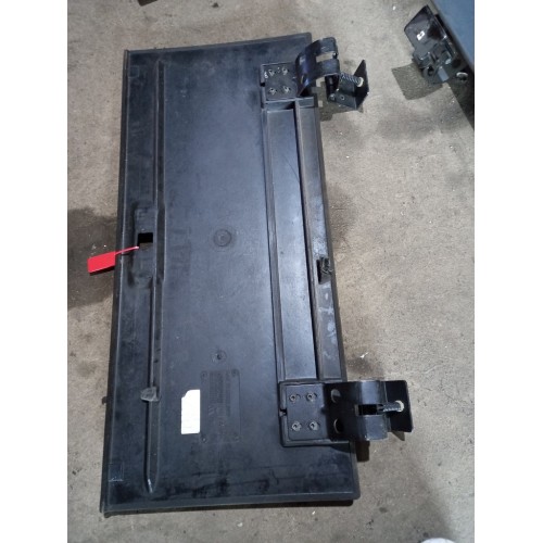 Крышка бардачка MAN с петлями центральная ш.к. (225)-2