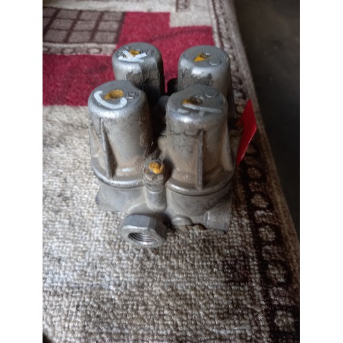 Кран 4-контурный Scania-4 Knorr (686)