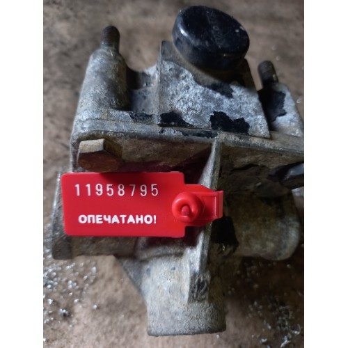 Кран ускорительный Mercedes (795)-2