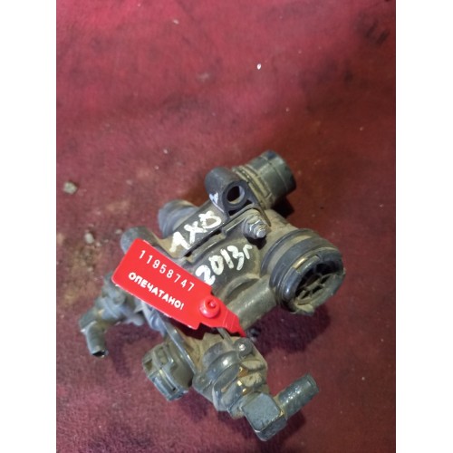 Клапан редукционный Mercedes пневматический (747)-1