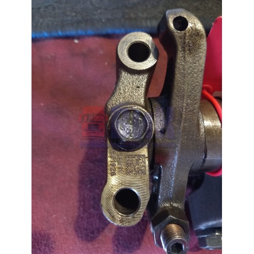 Ось коромысел DAF 106 в сборе (без горняка) (152)-1