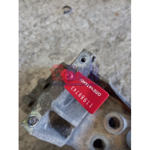 Кронштейн бампера DAF 105 900877 деф. RH (743) -1