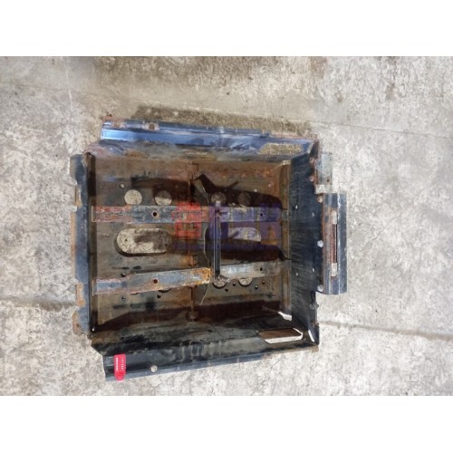 Ящик АКБ DAF 105 920032 в сборе с прижимными пластинами (991)