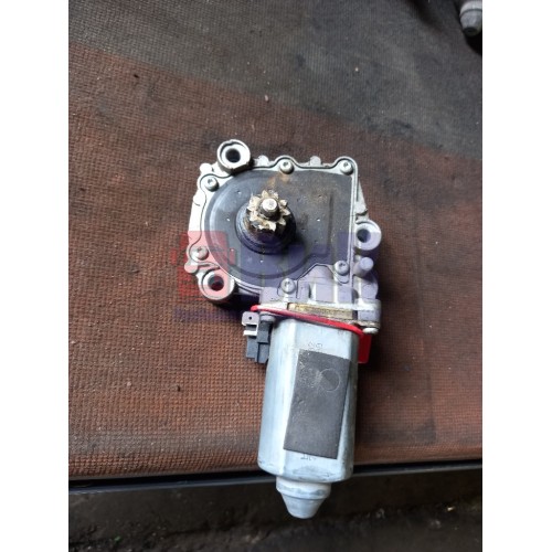 Моторчик стеклоподъемника Volvo FH-12 RH (712)-1