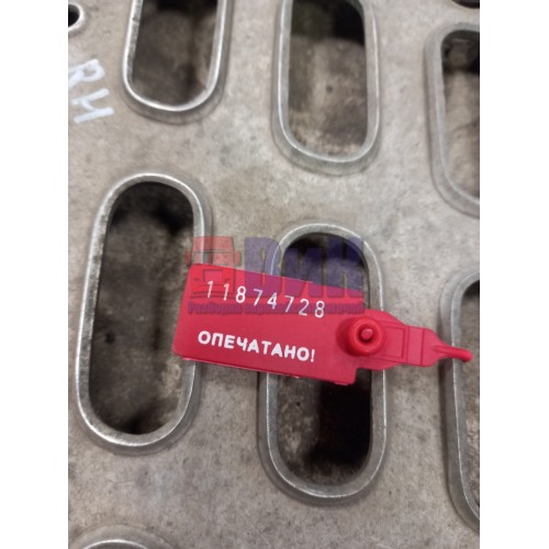 Накладка на подножку нижнюю Volvo FM 657966 RH (728)-2