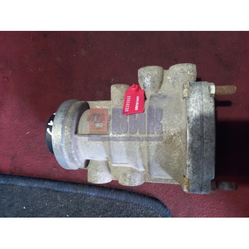 Кран управления тормозами прицепа Scania P114 593796 (066)