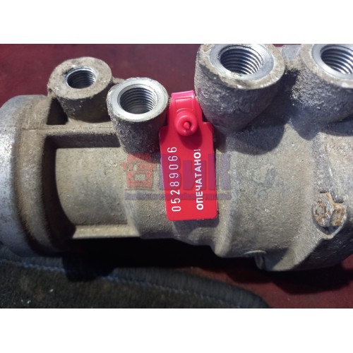 Кран управления тормозами прицепа Scania P114 593796 (066)-3