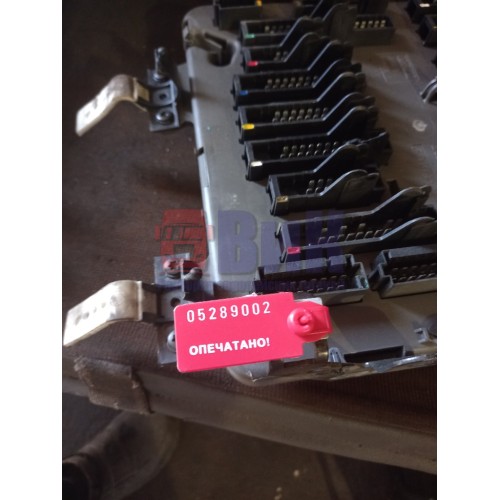 Блок предохранителей Renault Premium DCI-420 (002)-4