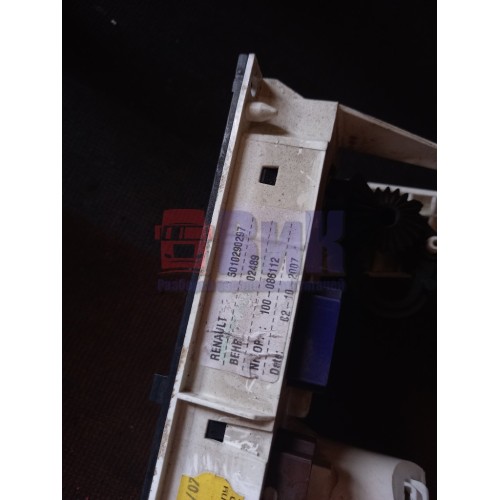 Блок управления печкой Renault Magnum (459)-1