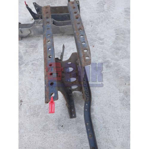 Траверса Mercedes центральная (023)-2