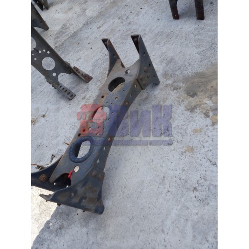 Траверса Mercedes центральная (037)-4