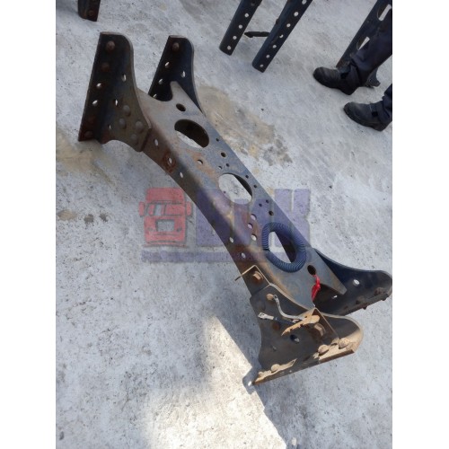 Траверса Mercedes центральная (037)-3